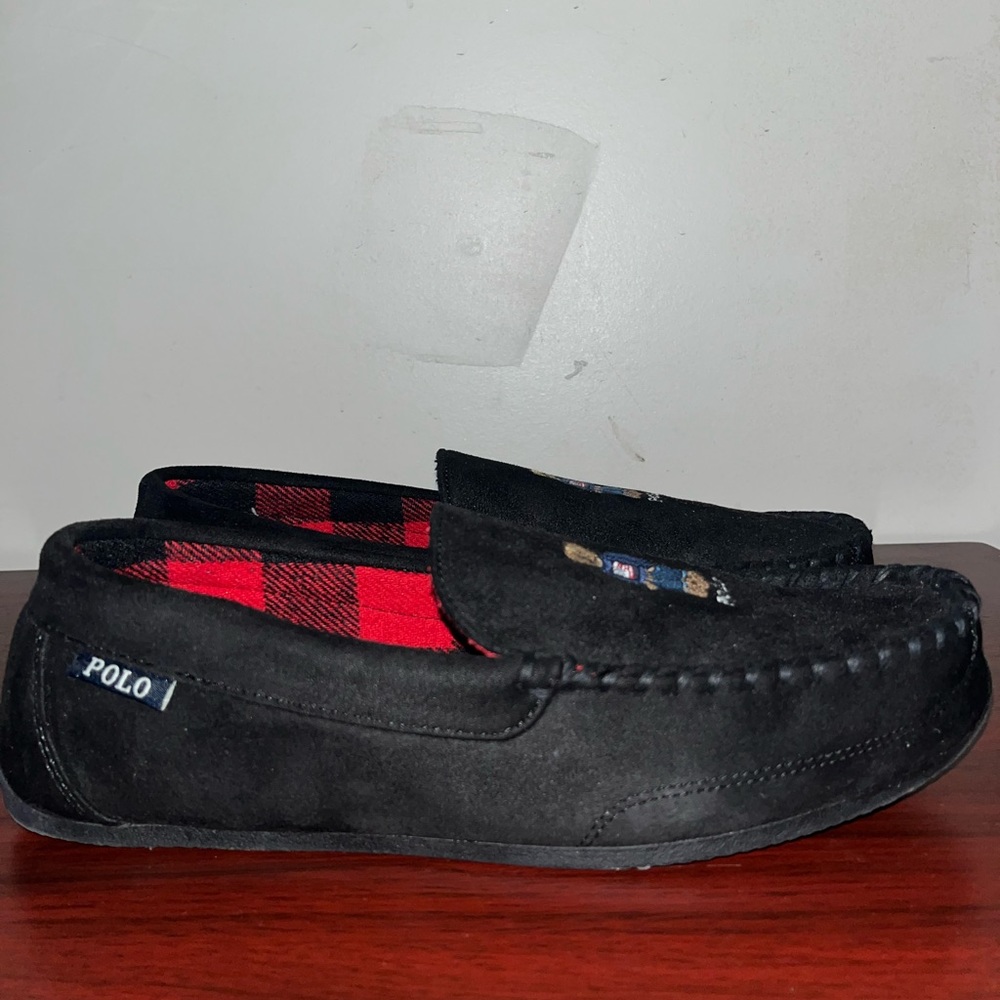 Men’s size 11
Suede black
Indoor/outdoor
Classic style 
No box included